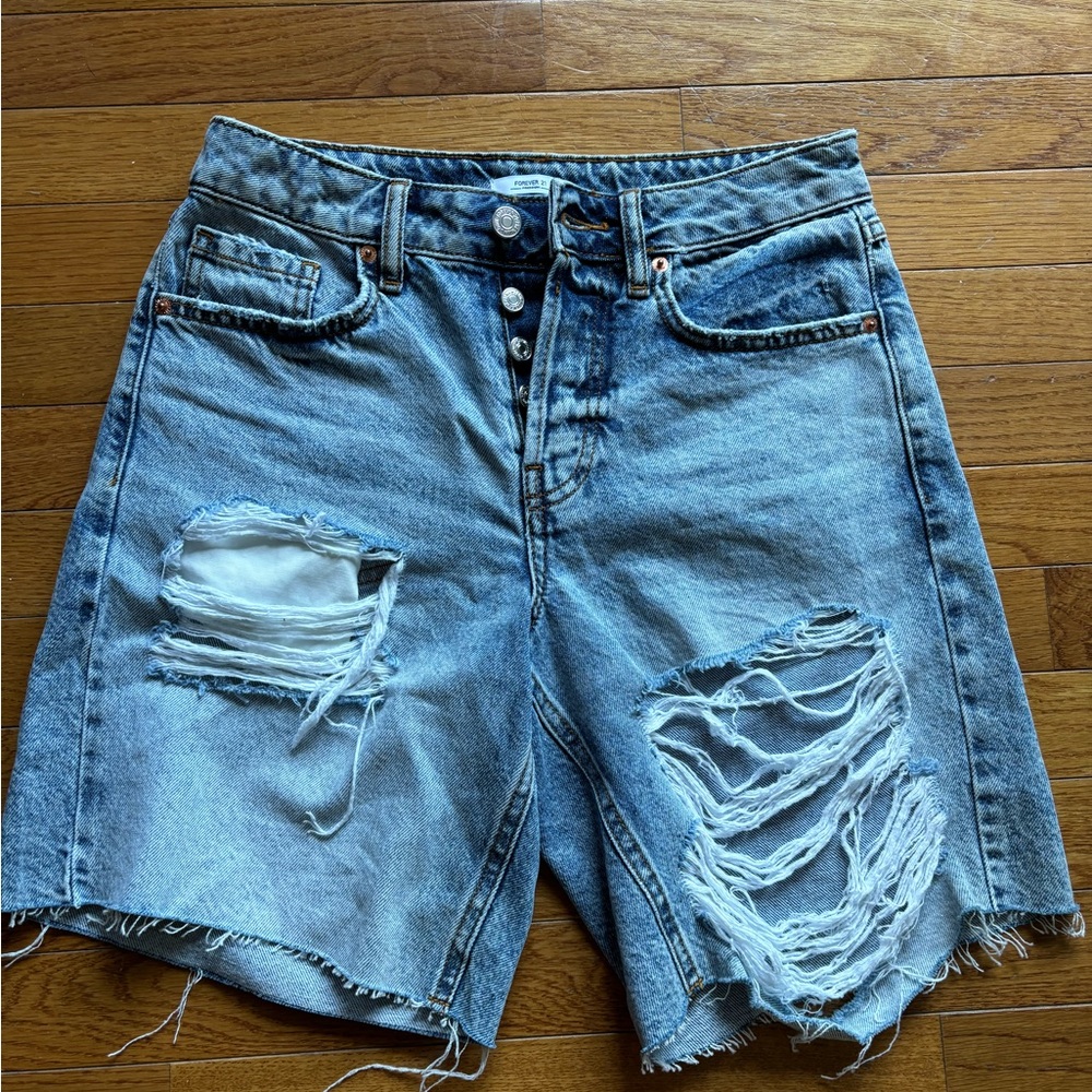 Forever 21 Bermuda Shorts Women’s Size 24 Blue Denim distressed